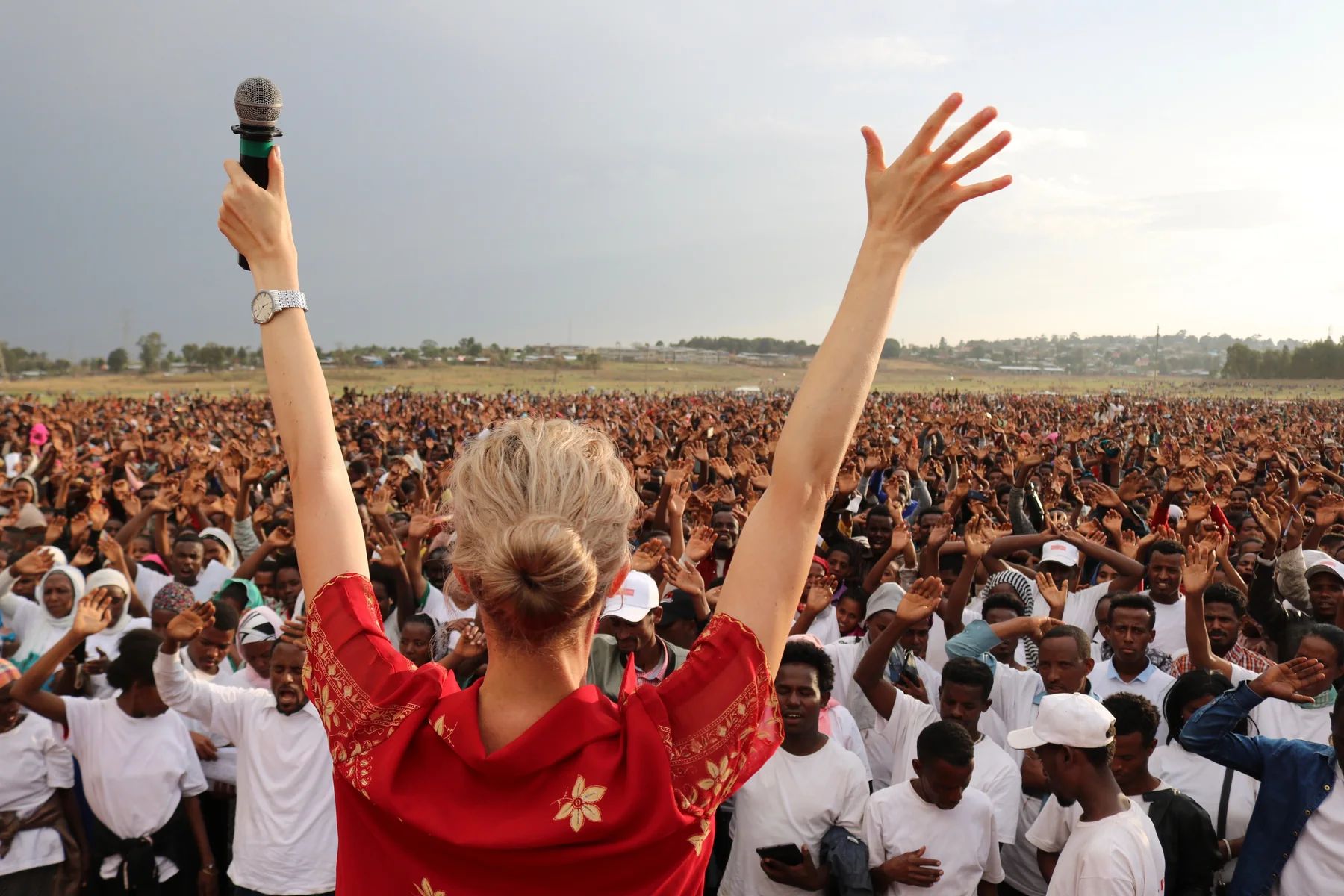 Tamryn Klintworth sharing the Gospel with a large crusade crowd